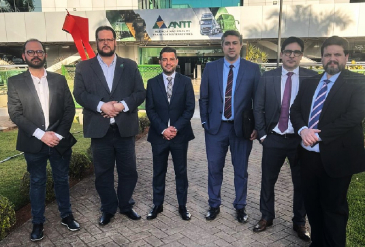 Grupo participa de reunião institucional na sede da ANTT, em Brasília.