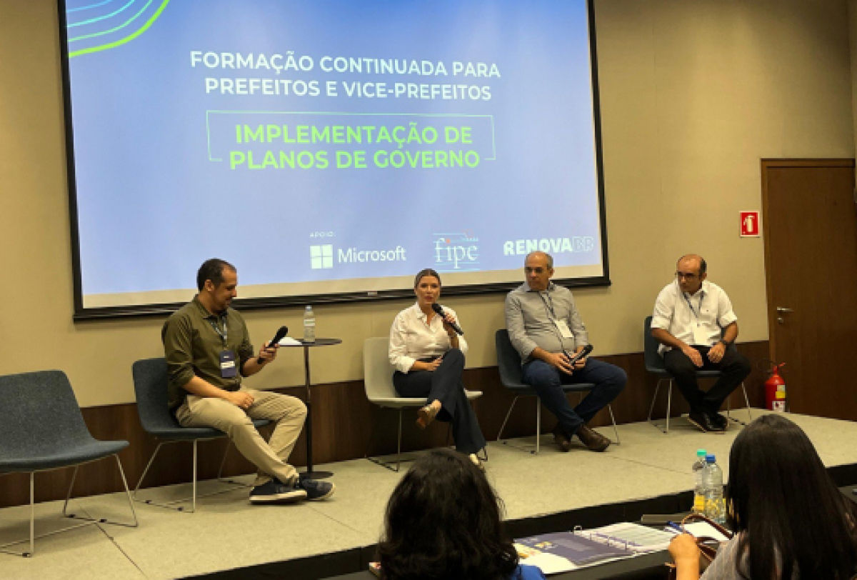 Evento de formação para prefeitos e vice-prefeitos sobre a implementação de planos de governo, com apoio de Microsoft, FIPE e RenovaBR.