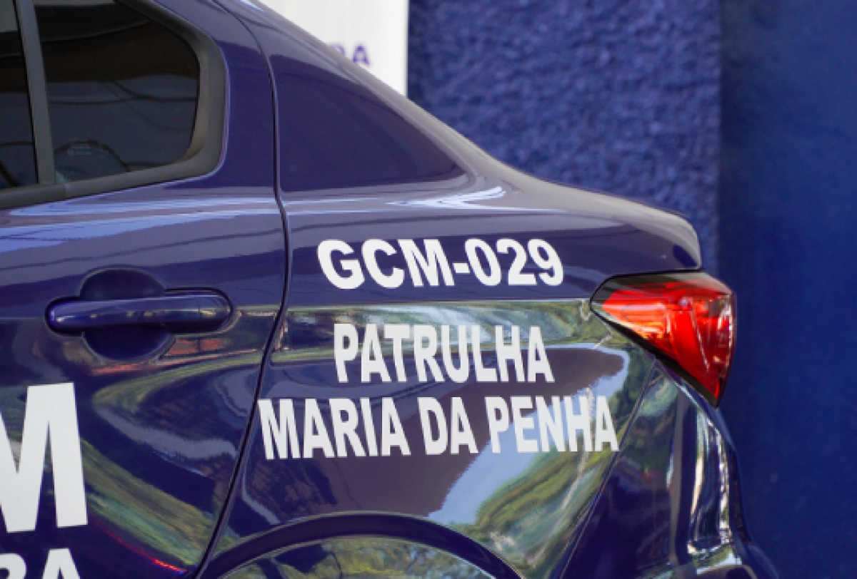 Viatura da Guarda Civil Municipal identificada como Patrulha Maria da Penha.