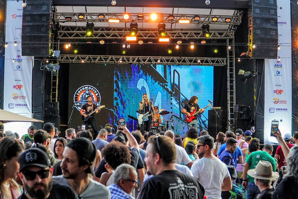 Oktoberfest é uma festa que mistura tradição bávara com música moderna e muita celebração cultural.