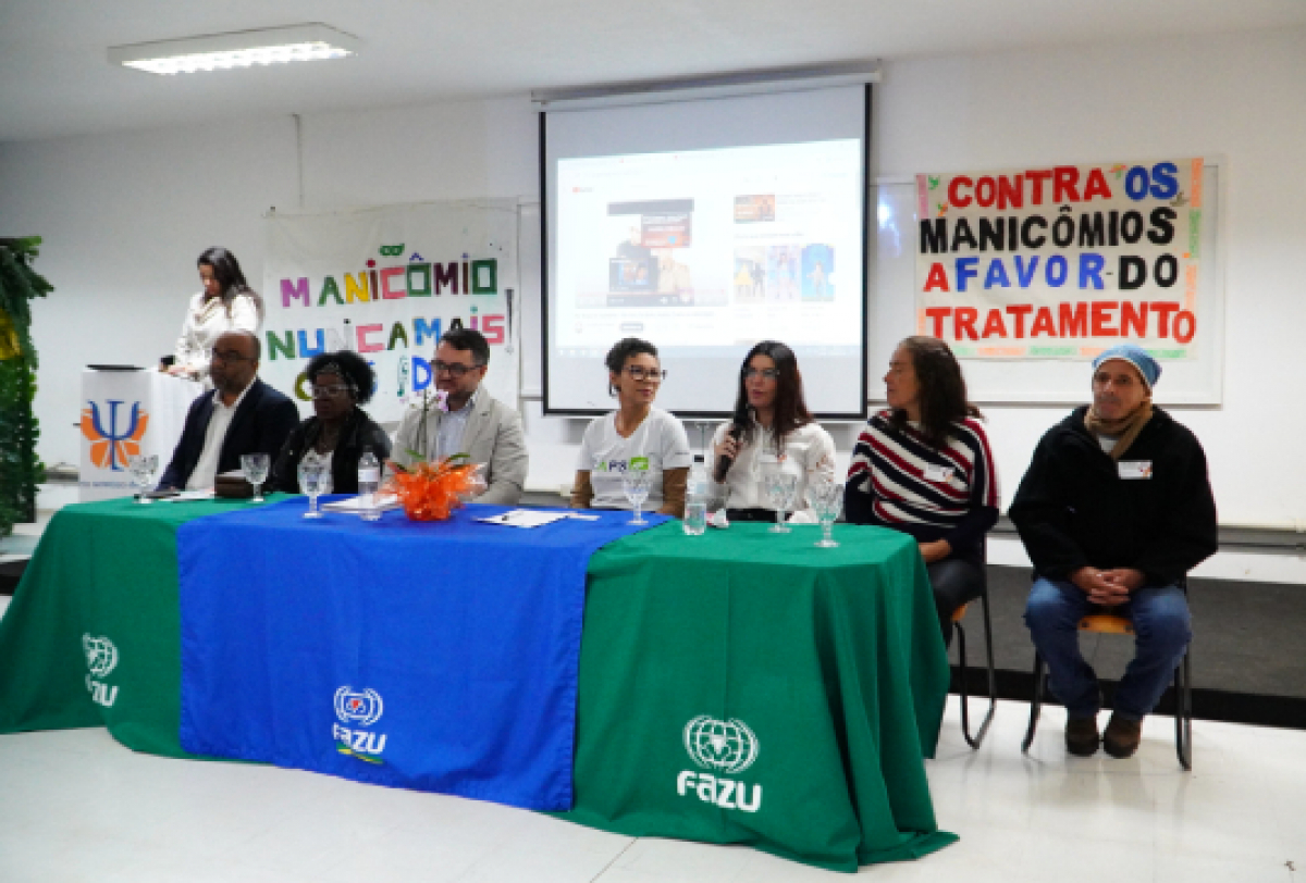 Mesa de debate reúne especialistas em evento com foco na luta antimanicomial e defesa de tratamentos humanizados.