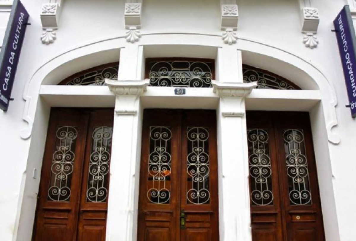 Fachada de prédio histórico identificado como Casa da Cultura e Fundação Cultural.