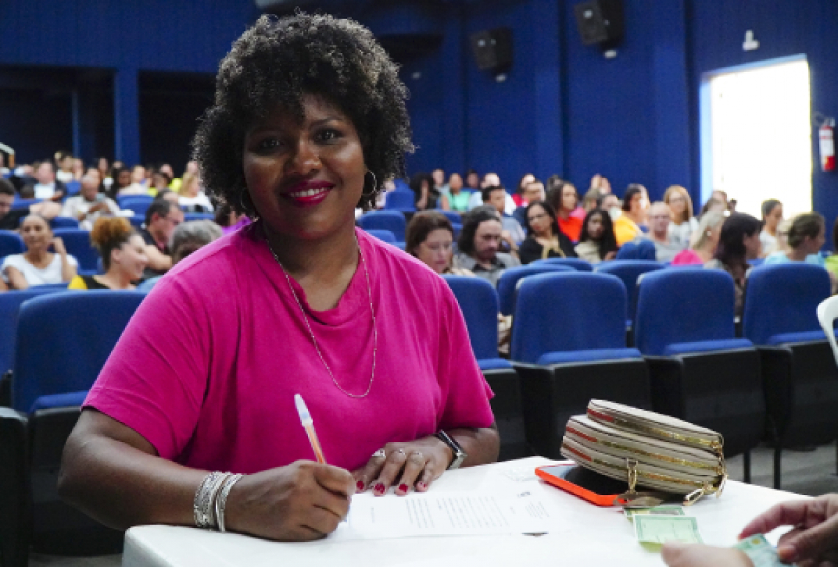 Profissionais do magistério participam de cerimônia de posse em auditório