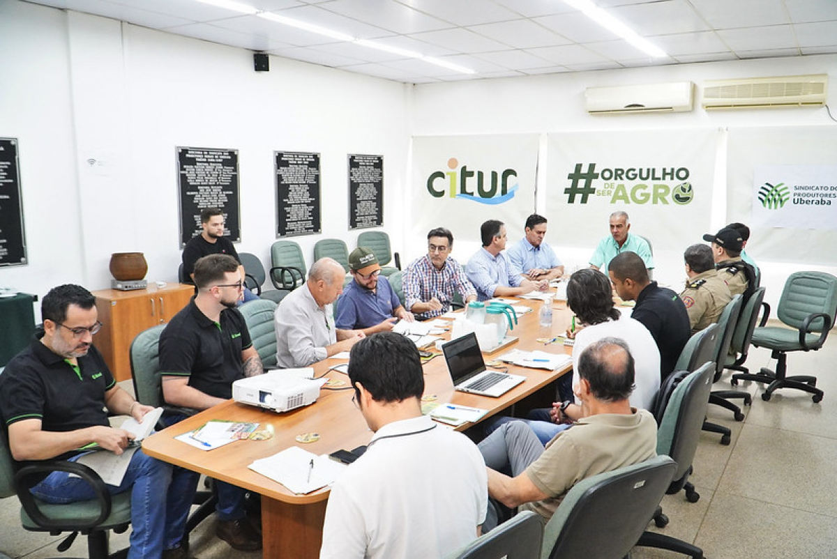 Reunião com representantes de instituições e entidades para discutir assuntos de interesse do setor agropecuário em Uberaba.